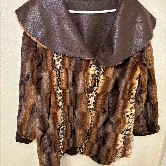 Vintage 90s reversible Brown Faux Fur Coat with Animal Print Lining - Picture 6 of 12